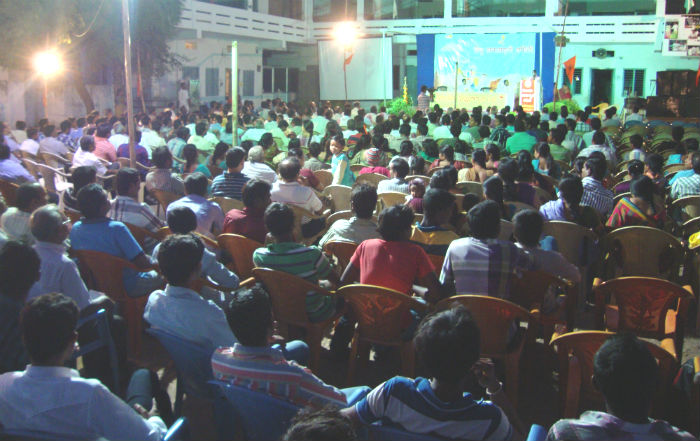 About 800 devout Hindus attended the Hindu Dharmajagruti Sabha at Karimnagar (AP) About 800 devout Hindus attended the Hindu Dharmajagruti Sabha at Karimnagar (AP)