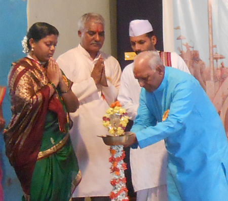 Inauguration of the Sabha by lighting a Samai (an oil lamp)  