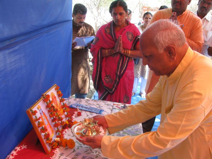 Worship of deities at the start of the campaign by Pujya Nandkumar Jadhav