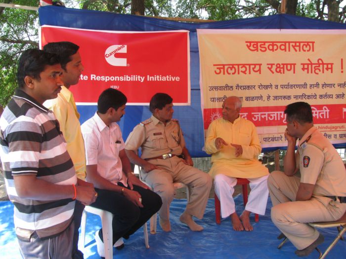 Pujya Nandkumar Jadhav discussing with Police officials
