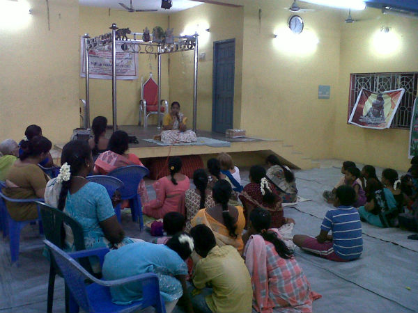 Sou. Ragini Premnath of HJS addressing to the audience