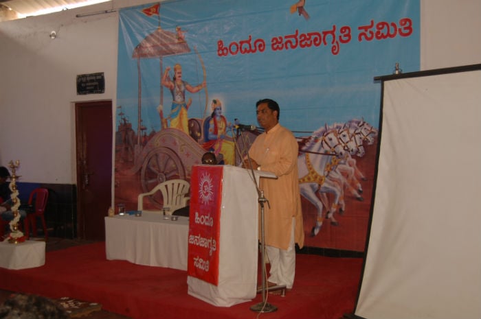 Shri. Ramesh Shinde, HJS National Spokesperson addressing to the audience