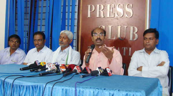Shri. Chetan Janardan of HJS addressing to the Press Meet Shri. Chetan Janardan of HJS addressing to the Press Meet