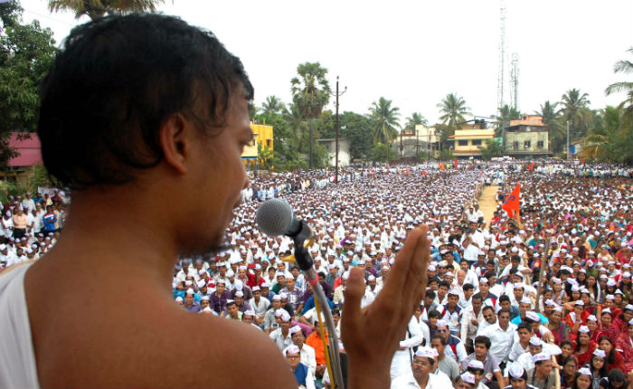 Jain Muni Pujya Vinamrasagarji Maharaj addressing to protesting Hindus