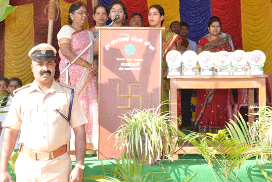 Samiti members singing Vande Mataram Samiti members singing Vande Mataram