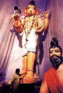 भगवान परशुराम के रुप में विशाल गणेश मूर्ति