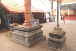 wooden-pillar