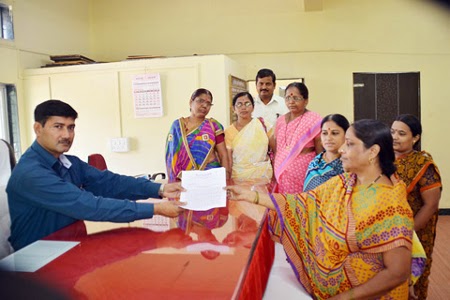HJS activists submitting petition