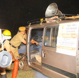 maruti_van_petrol_bomb_1