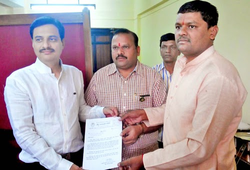 Dr. Ranajit Patil (on left) being given representation by MLA Shri. Narendra Pawar and Shri. Sunil Ghanavat