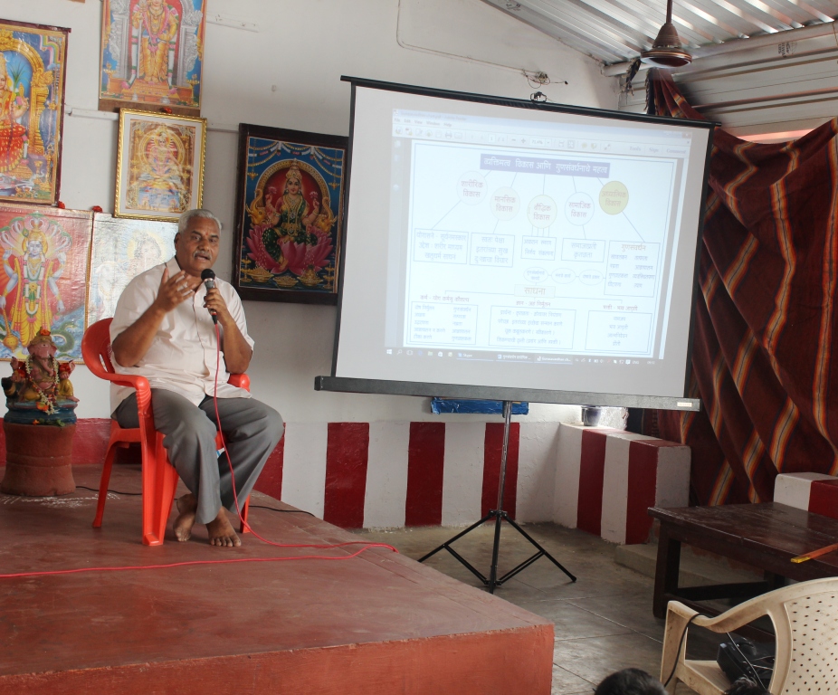 Sri. Kanangalekar kaka guiding kids