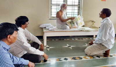 Shri. Hemant Sonawane (on right) of HJS explaining to His Holiness Shivanandavijay Suriji Maharaj about various activities undertaken by HJS 