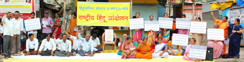 Hindutvavadis participating in demonstrations 