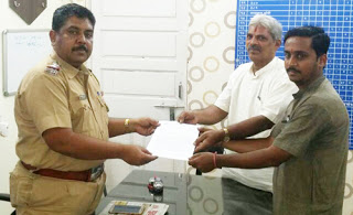 HJS volunteers submitting representation to PI Anil Patil from Bibwewadi police station