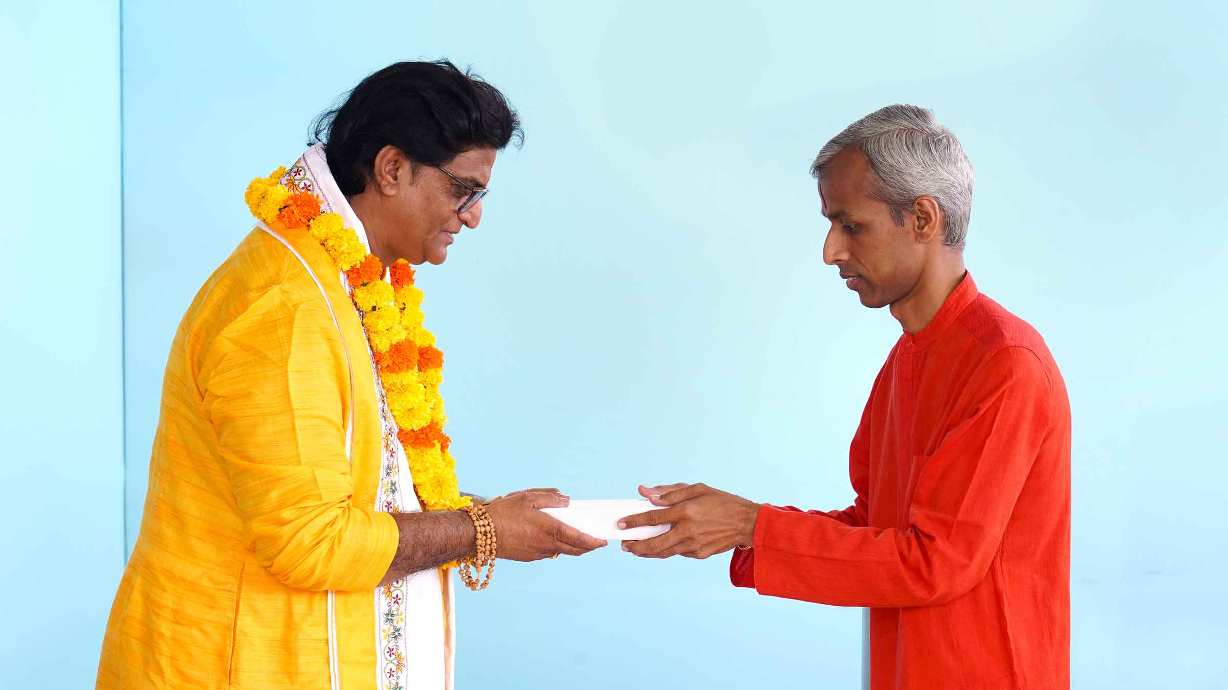 Mahant Deepak Goswami (Founder and President, Gyanam Foundation, Jaipur, Rajasthan) being felicitated by Mr Shriram Luktuke (State Coordinator, Hindu Janajagruti Samiti, Uttar Pradesh and Uttarakhand)