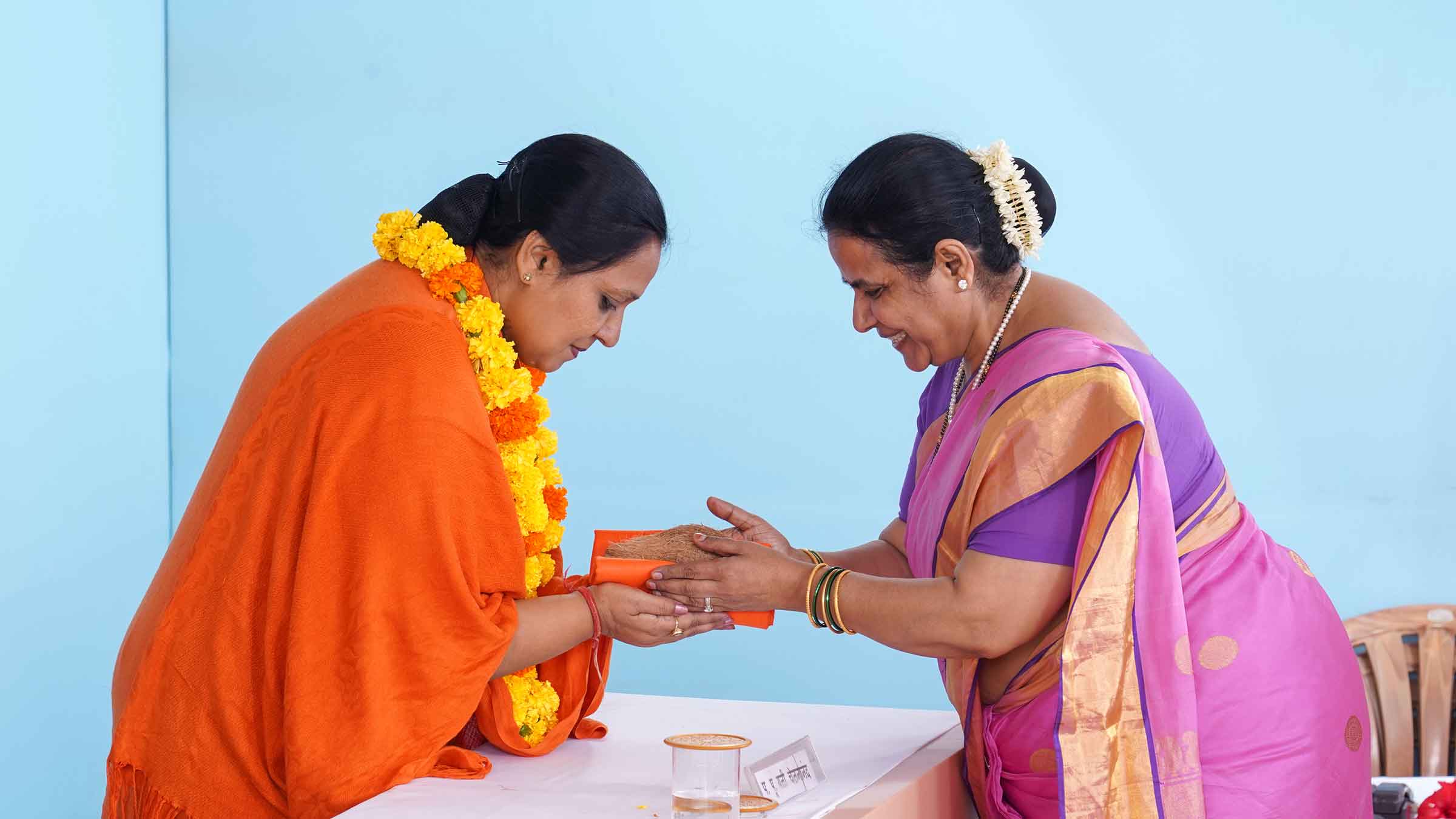 Yati Ma Chetanananda Saraswati (Mahant, Dasna Peetha, Ghaziabad, Uttar Pradesh) being felicitated by H.H. (Mrs) Sunita Khemka (Saint, SanaYati Ma Chetanananda Saraswati (Mahant, Dasna Peetha, Ghaziabad, Uttar Pradesh) being felicitated by H.H. (Mrs) Sunita Khemka (Saint, Sanatan Sanstha, Jharkhand)tan Sanstha, Jharkhand)
