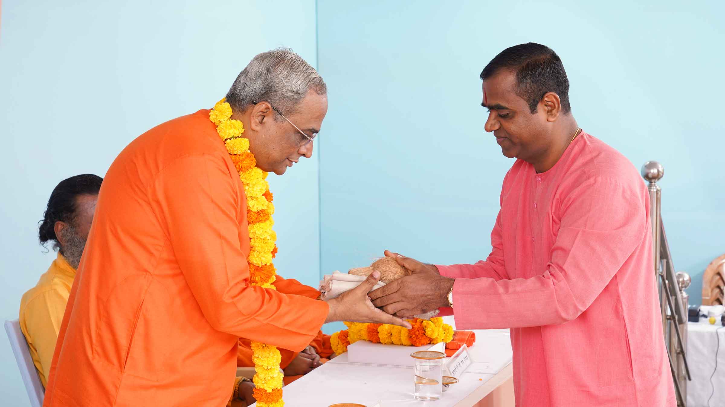 Sadguru (Dr) Charudatta Pingale (National Guide, Hindu Janajagruti Samiti) being felicitated by H.H. Ramananda Gowda (Dharmapracharak Saint, Sanatan Sanstha, Karnataka)