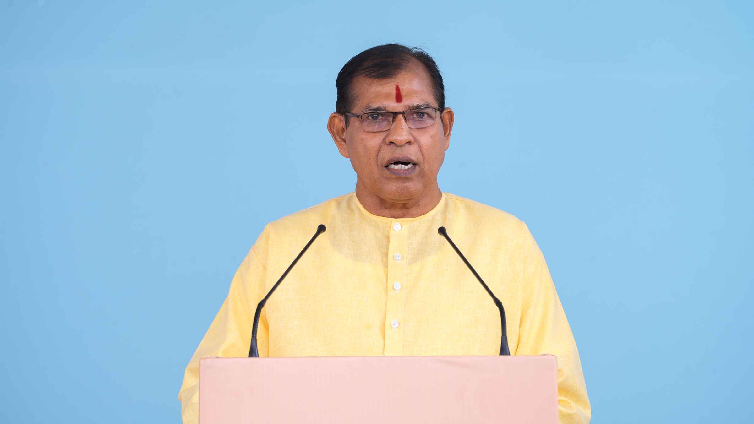 Sadguru Satyavan Kadam (Dharmapracharak Saint, Sanatan Sanstha, Maharashtra) reading out Sachchidananda Parabrahman (Dr) Jayant Athavale’s (Founder, Sanatan Sanstha) message during the ‘Vaishvik Hindu Rashtra Mahotsav’ (All India Hindu Rashtra Convention) that says - Overcome the obstacles in establishing the ‘Hindu Rashtra’ by enhancing your inner-strength by worshipping God..