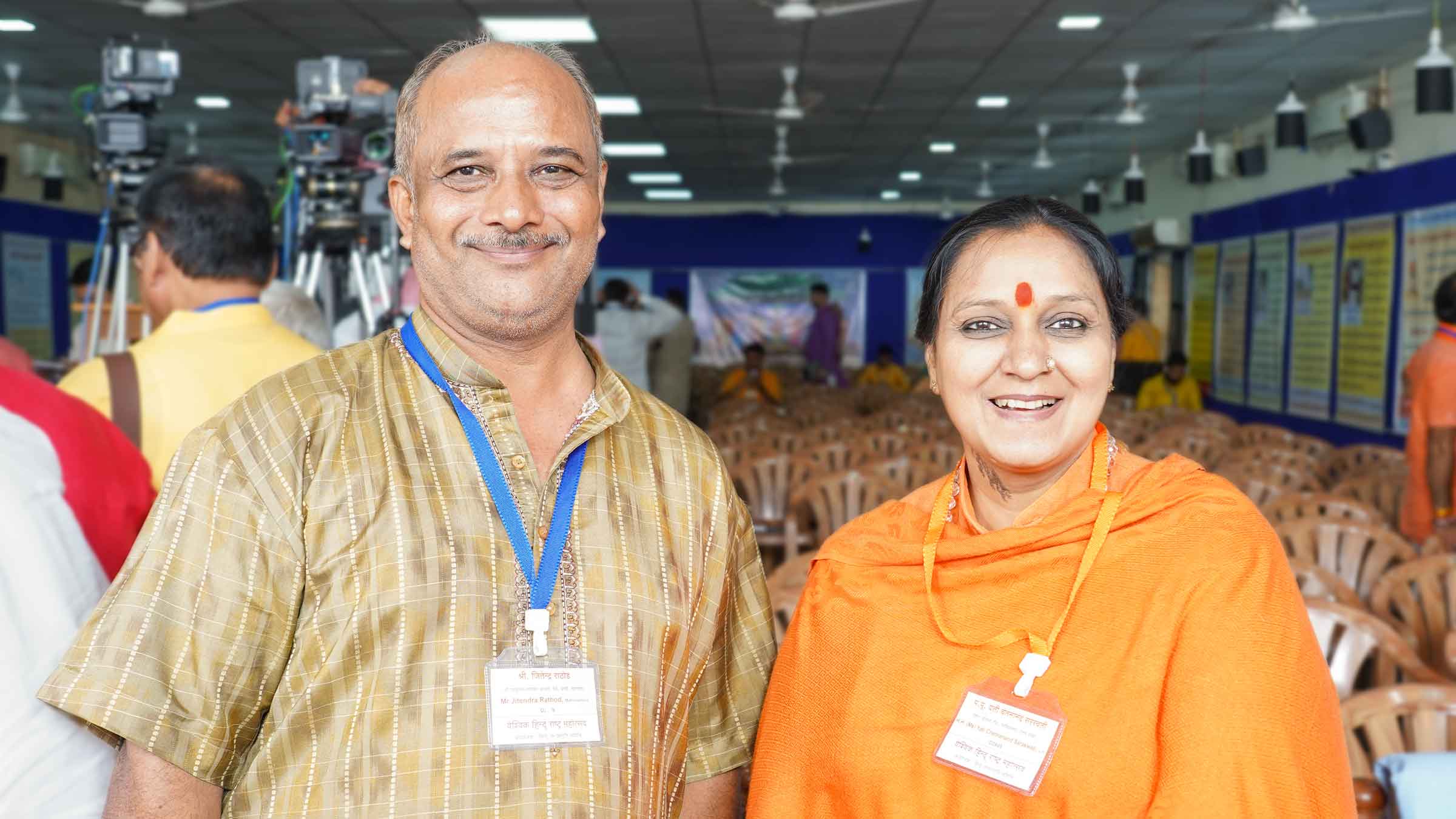 Mr Jitendra Rathod (of Shri Parshuram Tapovan Ashram, Vasai, Maharashtra) with Yati Ma Chetanananda Saraswati (Mahant, Dasna Peetha, Ghaziabad, Uttar Pradesh)