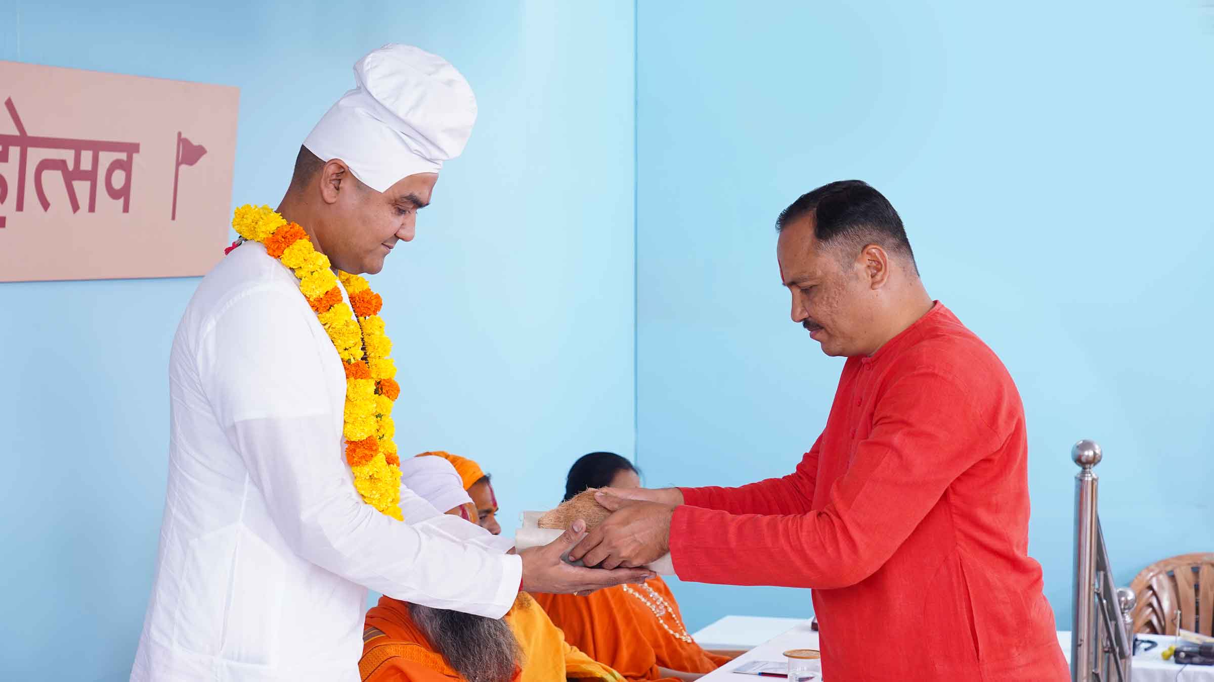 H.H. Sudarshan Maharaj Kapate (President, Global Mahanubhav Sangh, Chh. Sambhajinagar, Maharashtra) being felicitated by Mr Uday Badgujar (Co-ordinator, Hindu Janajagruti Samiti, Nanded, Maharashtra)