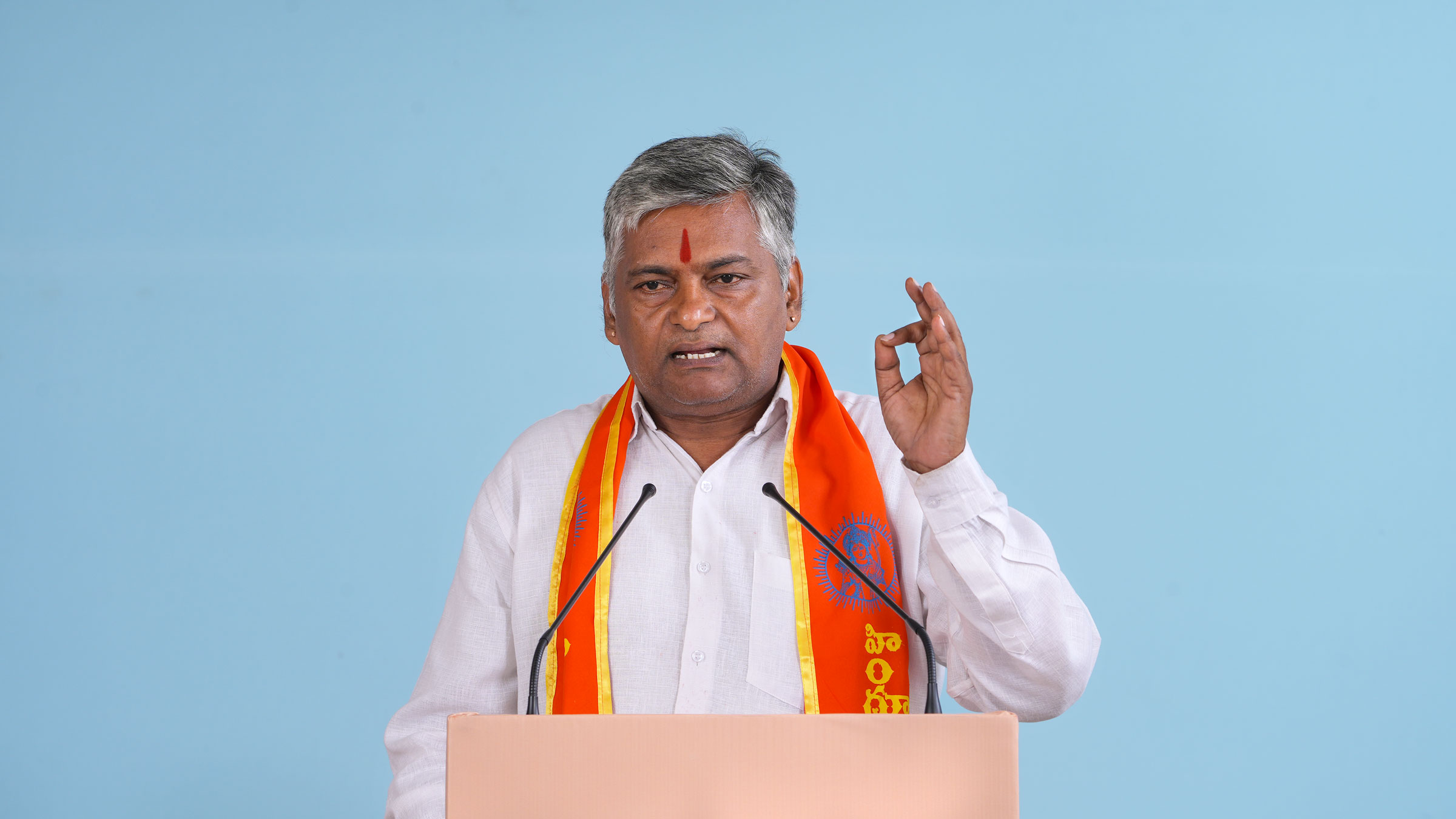 Mr Mahesh Degla (Founder President, Hindu Upadhyaya Samiti, Andhra Pradesh) narrating experiences while performing various tasks under the auspices of Hindu Upadhyaya Samiti in Andhra Pradesh and Telangana