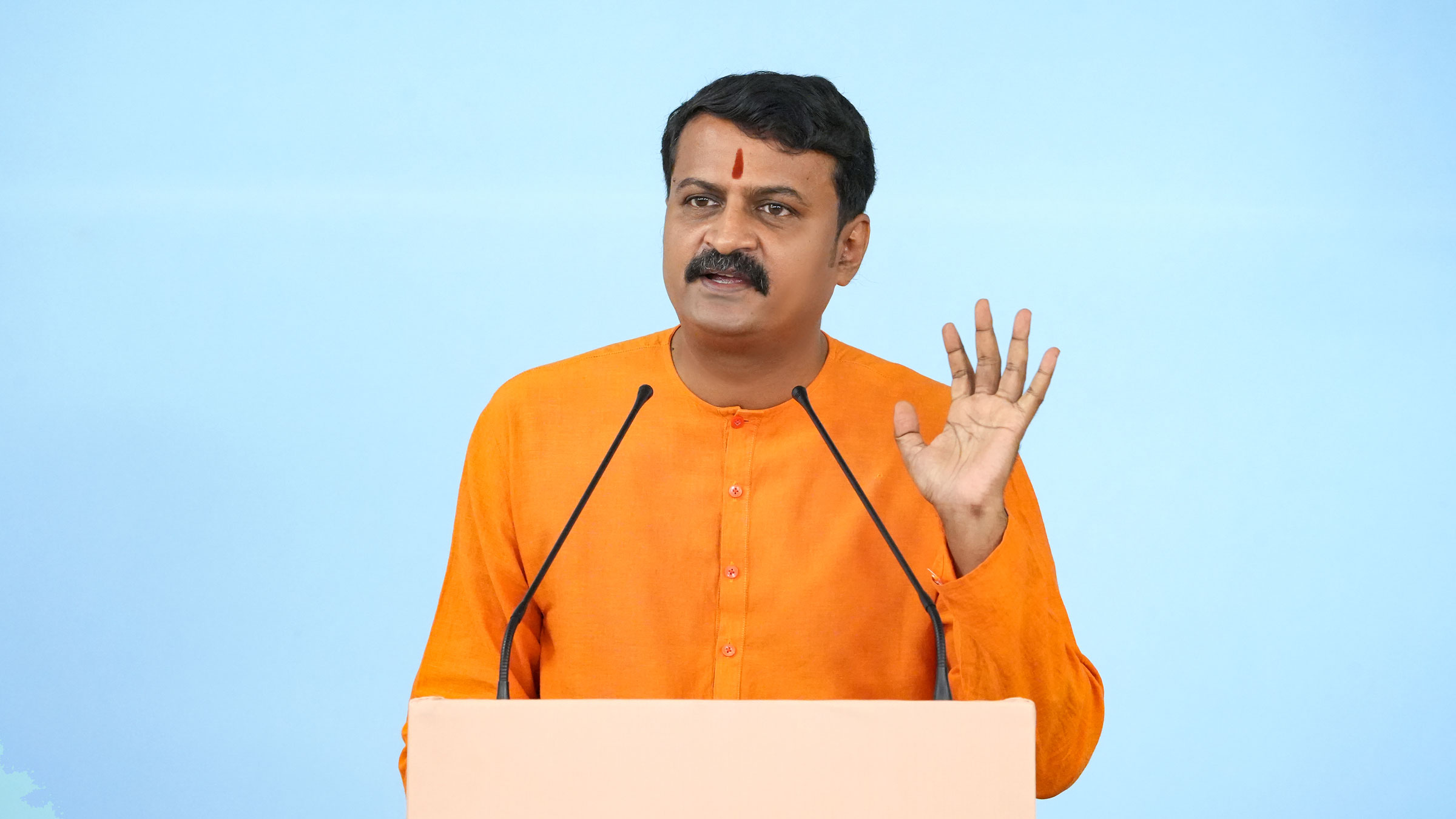 Briefing the attendees on the subject of ‘Intellectual Terrorism’, Adv. Virendra Ichalkaranjikar (President, Hindu Vidhidnya Parishad) asked, “Devout Hindus are declared terrorists, but when will such people be asked – How many have been killed by Leftists so far ?”
