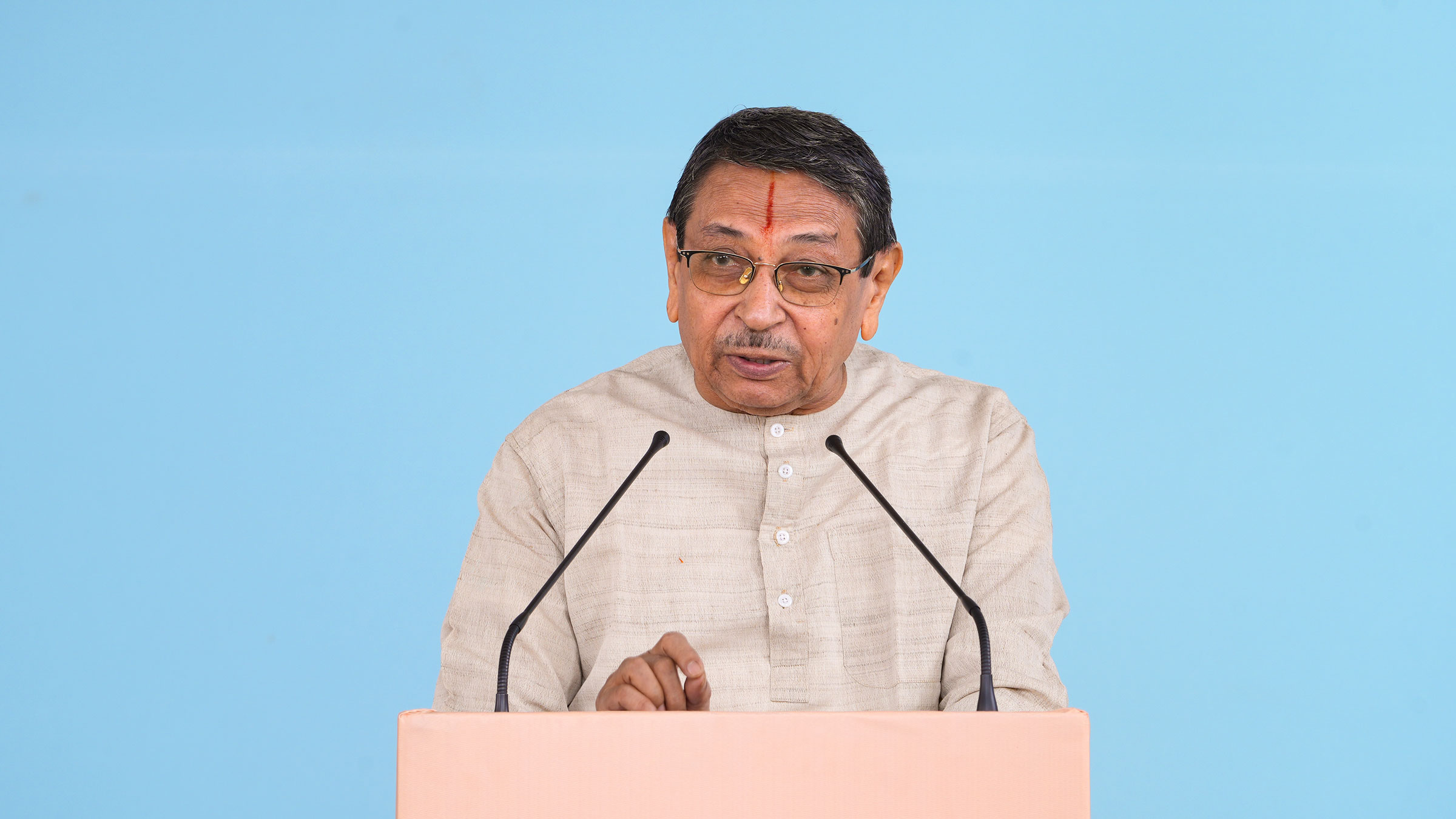 While exposing the hollowness of modern trends such as same-sex marriages and live-in relationships, H.H. (Dr) Shibnarayan Sen (Deputy Secretary, Shastra Dharma Prachar Sabha, Kolkata, Bengal) said, “These anti-Hindu trends are a conspiracy to weaken Hindu Dharma and the Hindu way of life”.