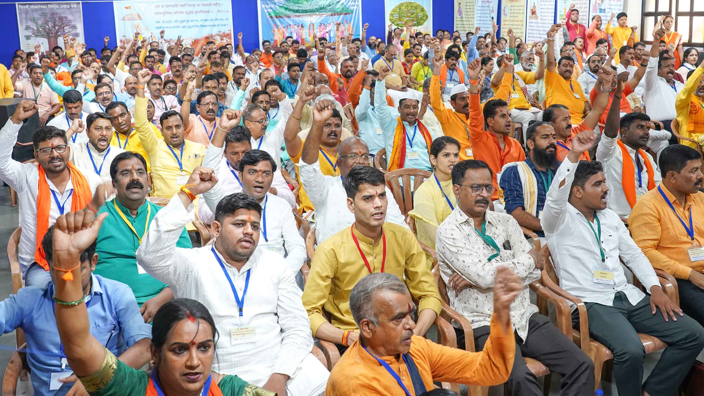 Devout Hindus spreading enthusiasm in the whole environment with the chants of ‘Jayatu Jayatu Hindurashtram’