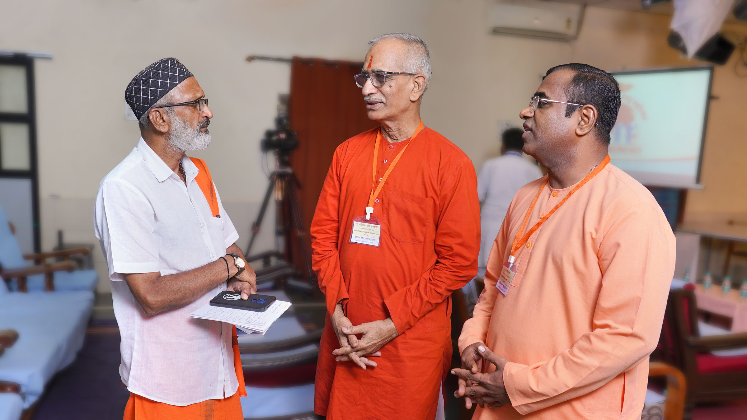 (From left) Adv. Amruthesh NP (National Vice President, Hindu Vidhidnya Parishad) intently listening to H.H. (Adv.) Suresh Kulkarni (Founder Member, Hindu Vidhidnya Parishad) and H.H. Ramananda Gowda (Dharmapracharak Saint, Sanatan Sanstha, Karnataka)