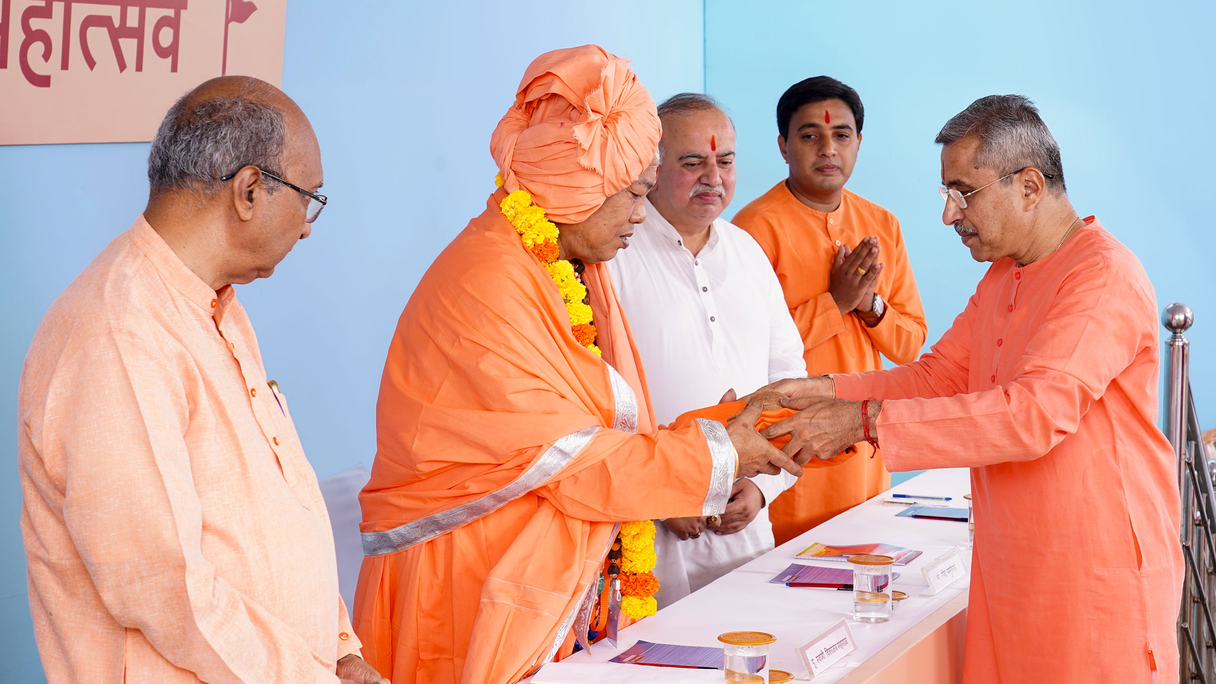 H.H. Swami Chittaranjan Maharaj (Shanti Kali Ashram, Amarpur, Tripura) being felicitated by Sadguru Neelesh Singbal (Dharmapracharak Saint, Hindu Janajagruti Samiti)