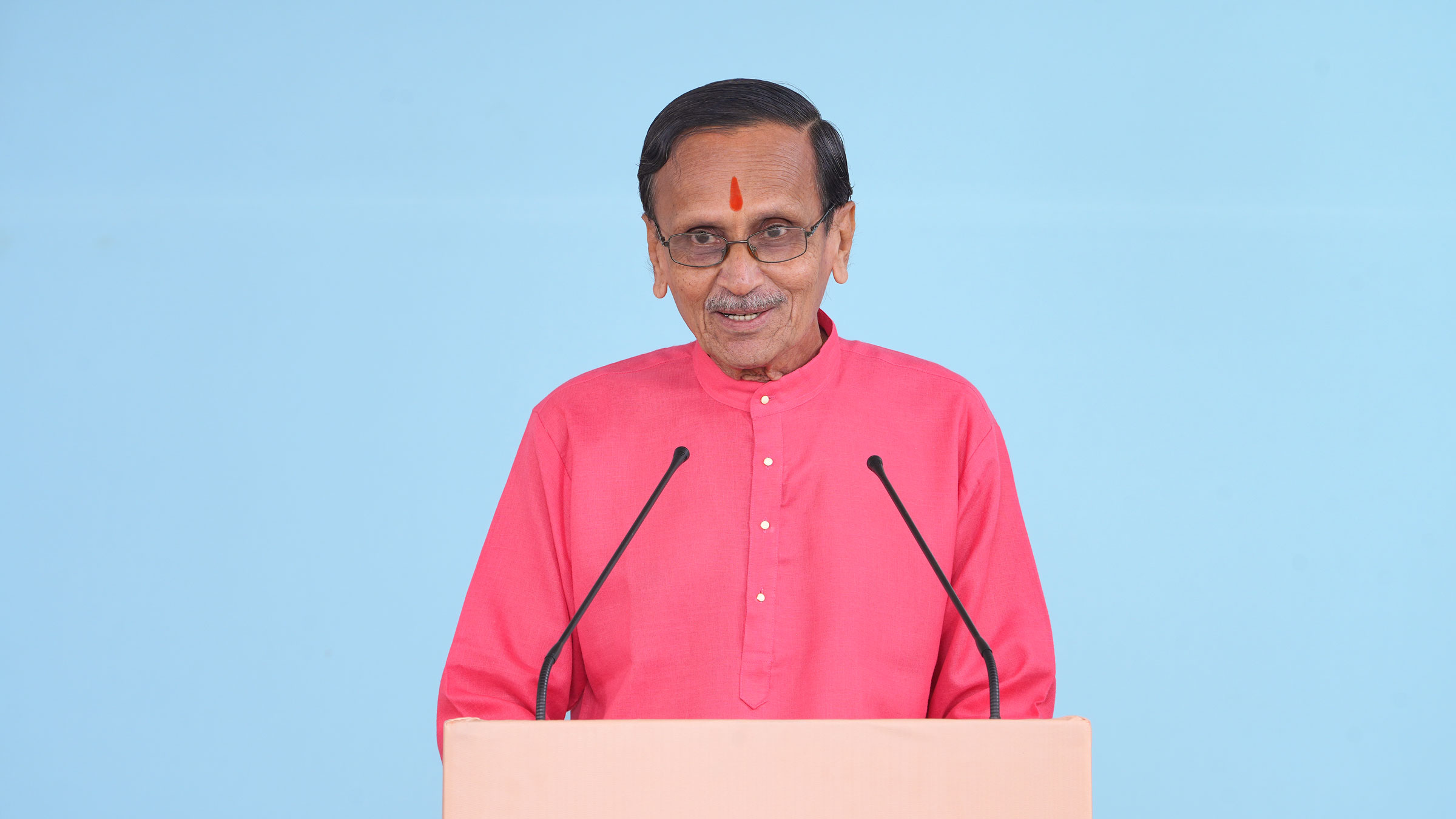 H.H. Ashok Patrikar reading out the auspicious message from H.H. Vaman Rajandekar -“If we surrender ourselves at the Holy feet of Shrimannarayan (Shri Vishnu), we will be able to establish the Hindu Rashtra”.