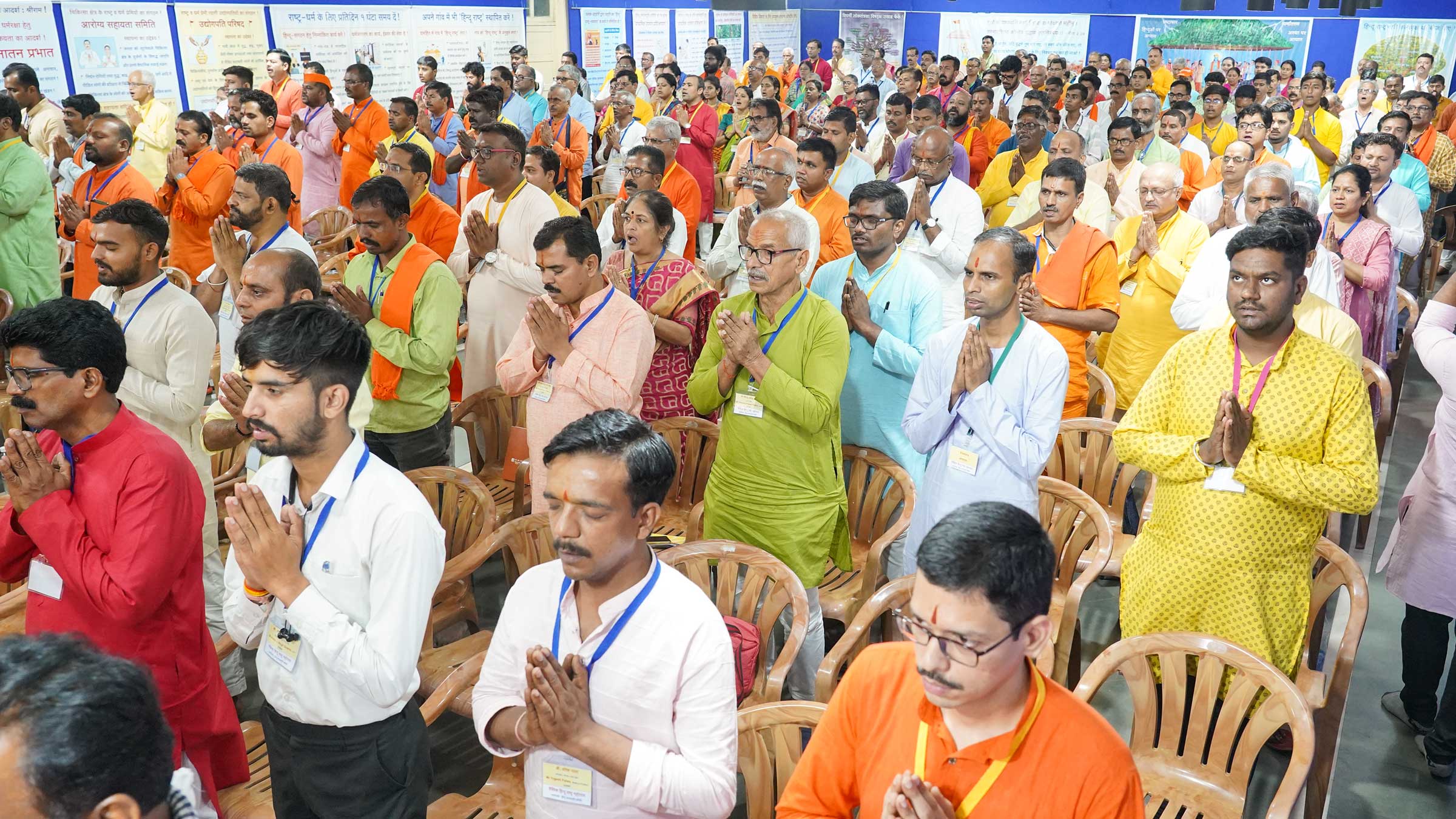 Devout Hindus who participated in the ‘Vaishvik Hindu Rashtra Mahotsav’ listening to the ‘Vande Mataram’ with equal passion for the Nation
