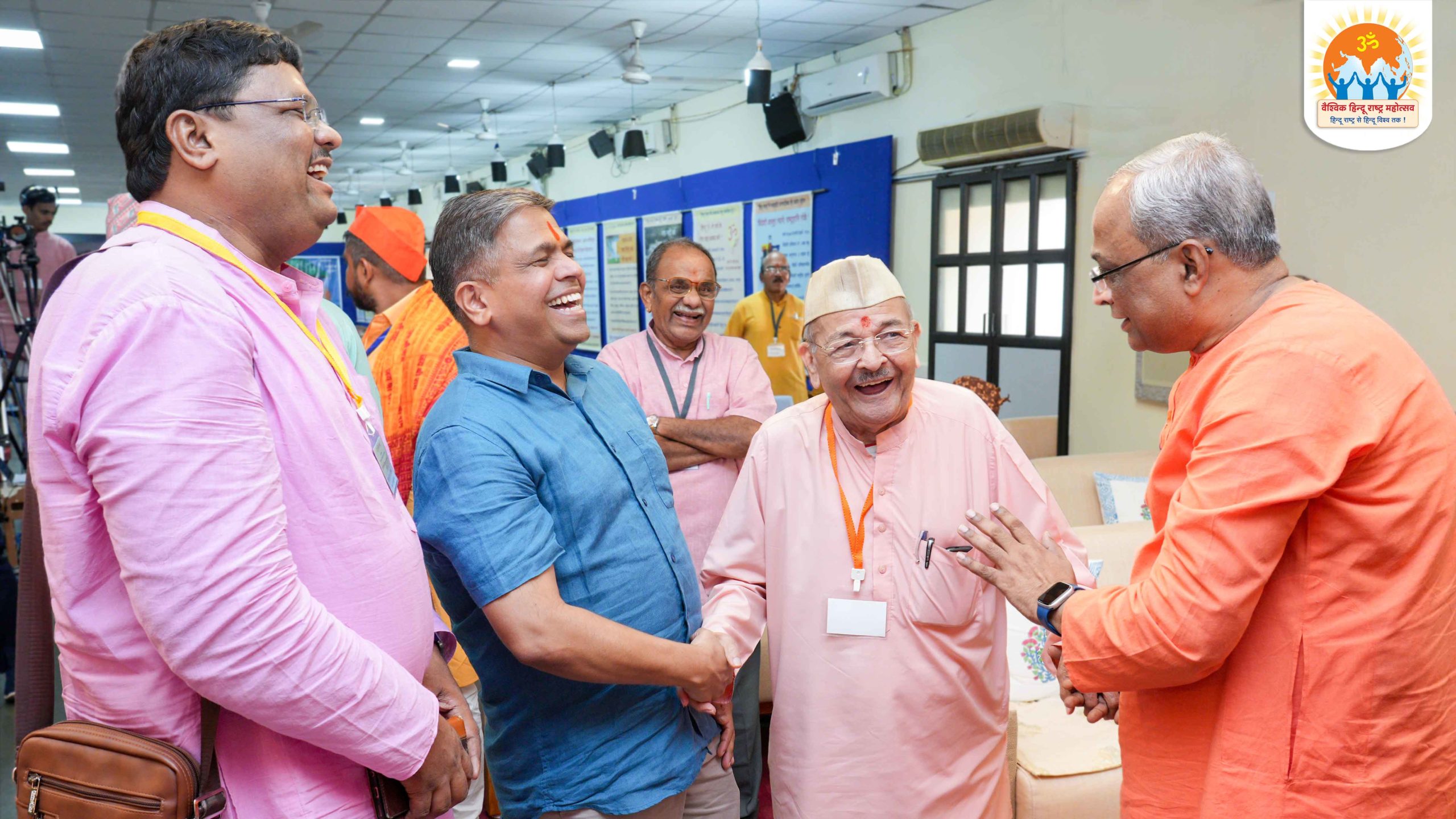 Sharing a close bond; (From left) Mr Sunil Ghanwat, Dr Nilesh Nilkanth Oak, H.H. Bharatacharya (Prof.) Suresh Gajanan Shevde and Sadguru (Dr) Charudatta Pingale