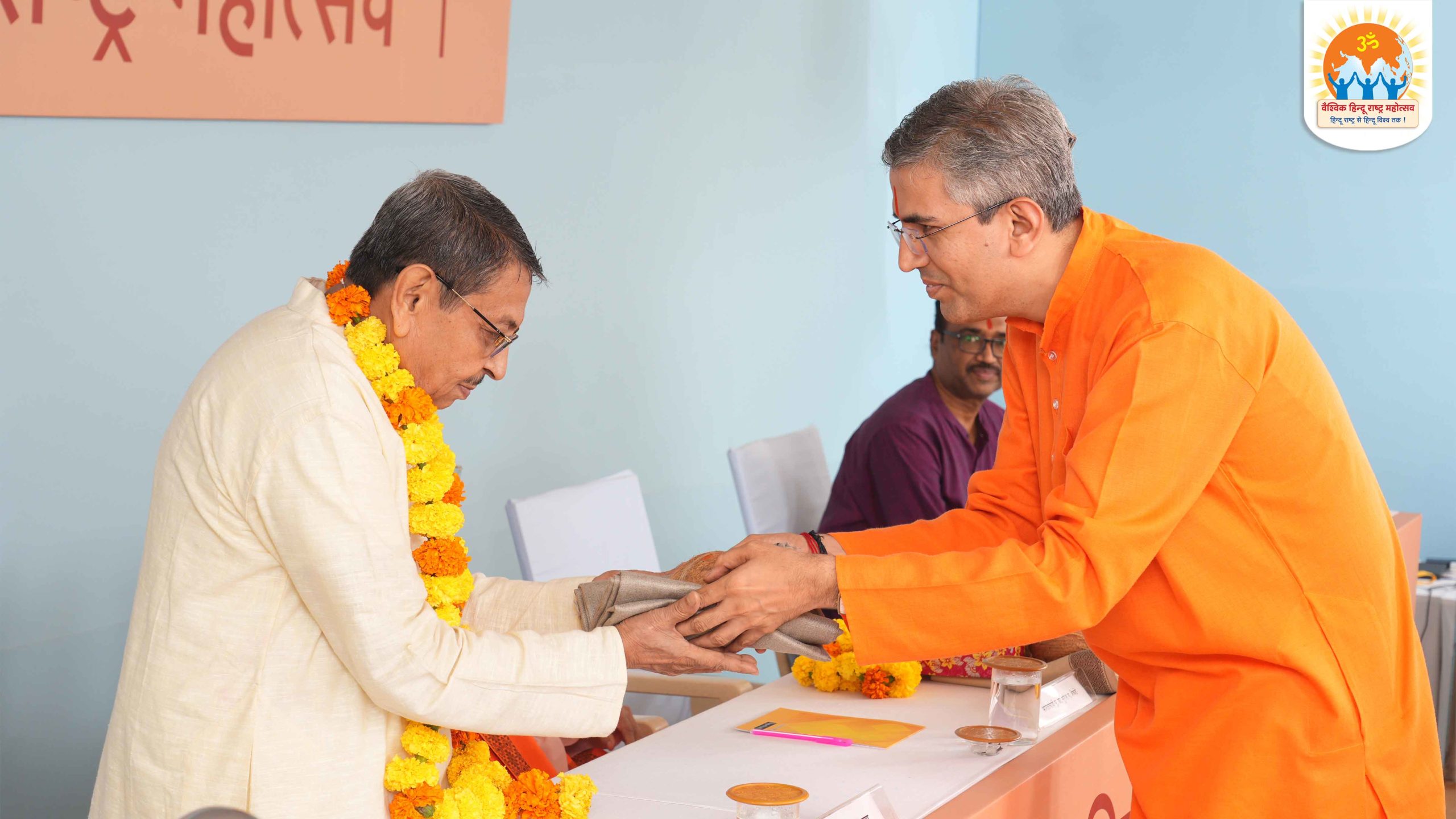 H.H. (Dr) Shibnarayan Sen (Deputy Secretary, Shastra Dharma Prachar Sabha, Kolkata, Bengal) being felicitated by Mr Vishwanath Kulkarni (State Coordinator, Hindu Janajagruti Samiti, East Uttar Pradesh and Bihar)