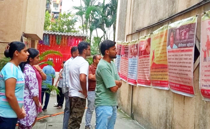 Ganesh devotees reading information about revolutionaries