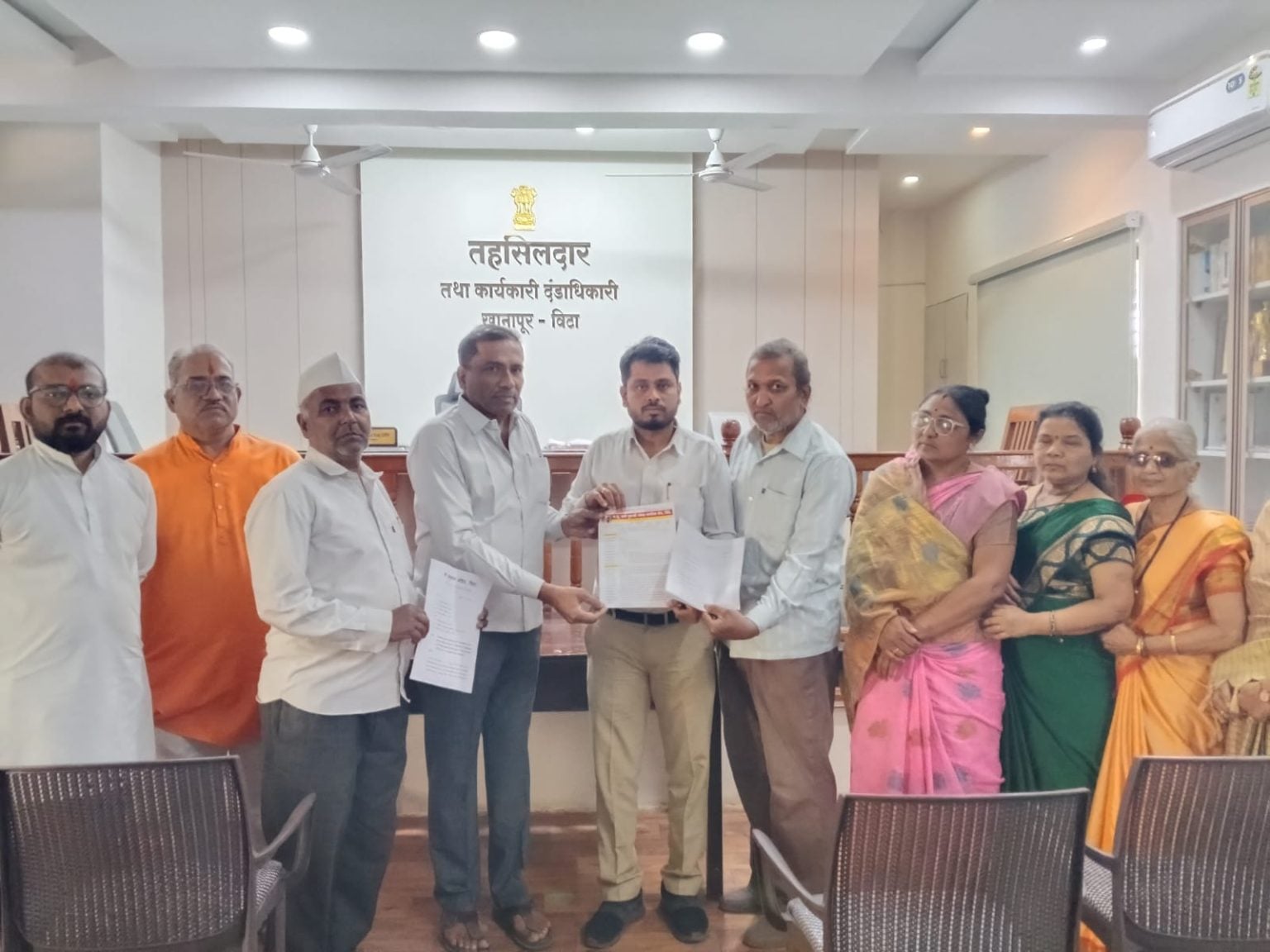 Trustees of various temples submitting a memorandum to Naib Tehsildar Hajare at Vita