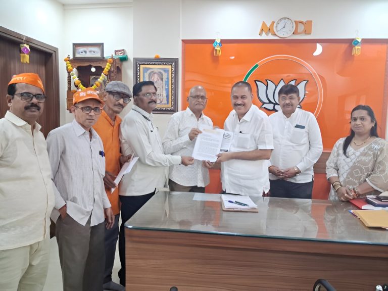 नालासोपारा विधानसभा मतदारसंघ के विधायक राजन नाईक को ‘सनबर्न फेस्टिवल’ के विरोध में निवेदन देते हुए